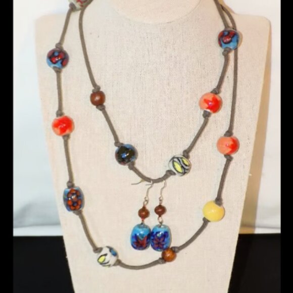 Vintage Boho Hand-Painted Ceramic & Wood Bead Leather Necklace & Earrings Set - Picture 2 of 9